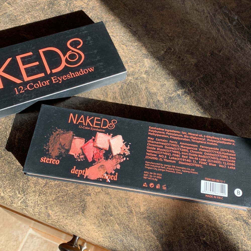 💛2/$20 Eye shadow palette, Nakeds 12 colour with shimmer - Picture 3 of 4